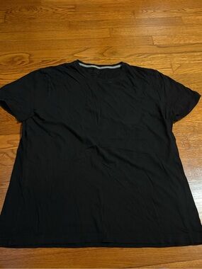 Men's Banana Republic soft wash tee in size XL